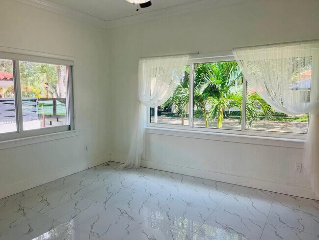 Photo - 16400 NW 82nd Ct