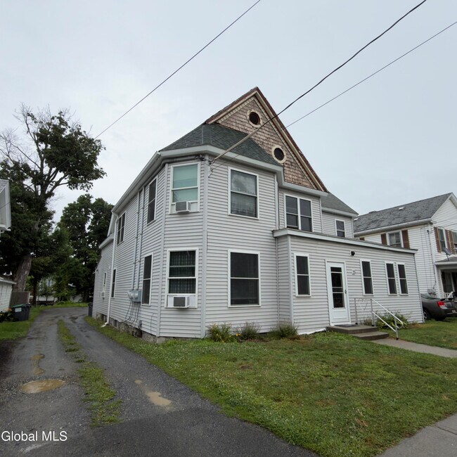 23 River St Unit 4