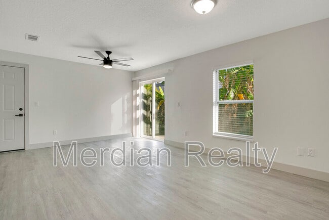 Photo - 1217 W 6th St