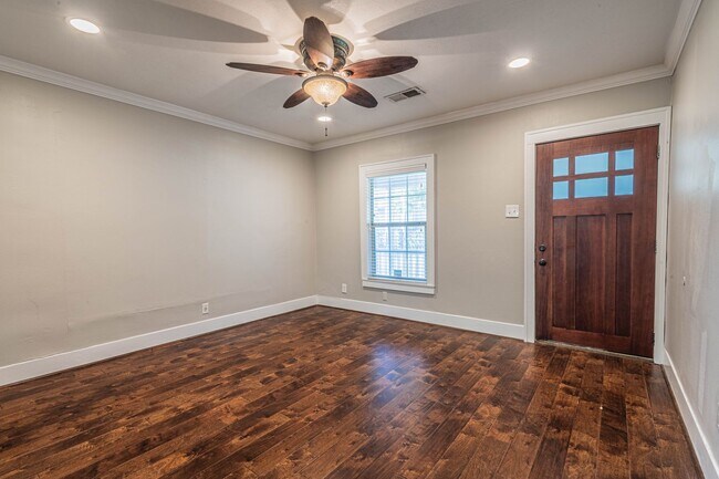 Photo - 726 E 26th St