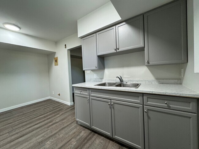 Photo - 1 Bedroom 1 Bathroom! Unit 11