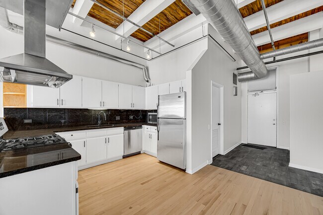 Photo - 312 N May St Unit 2C