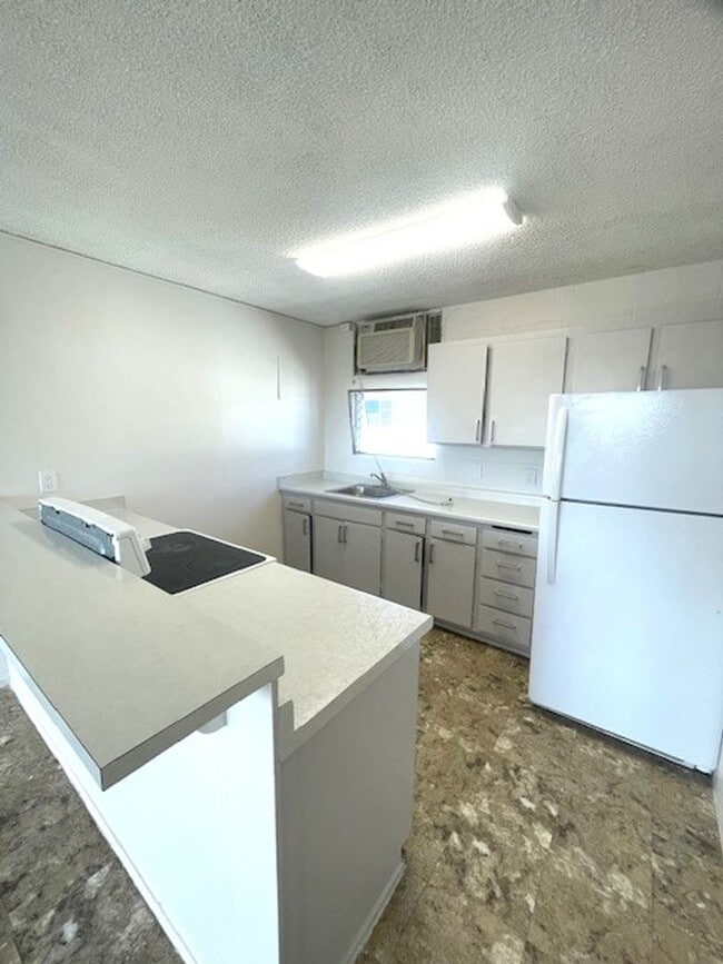 Building Photo - 2 Bedroom / 1 Bath at the Leolua Gardens Rental