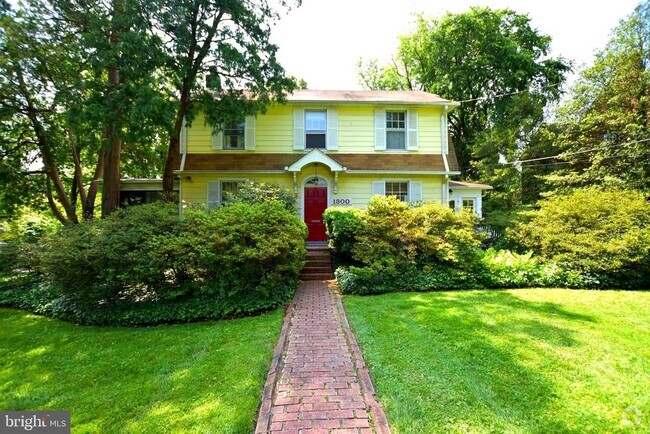 Building Photo - 1300 Noyes Dr Rental