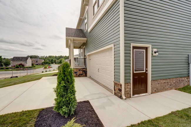 Photo - 304 Northfield Heights Ln