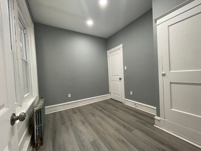 Photo - 30 N 56th St