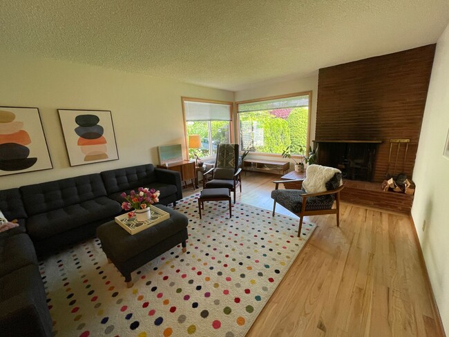 Photo - Stunning Eastmoreland Mid-Century Modern w/ Private Yard, A/C