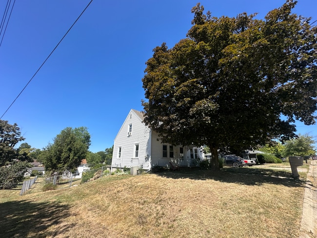 Photo - 200 Lylburn Rd