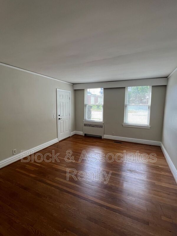 Photo - 1108 W Friendly Ave Unit Apt 1