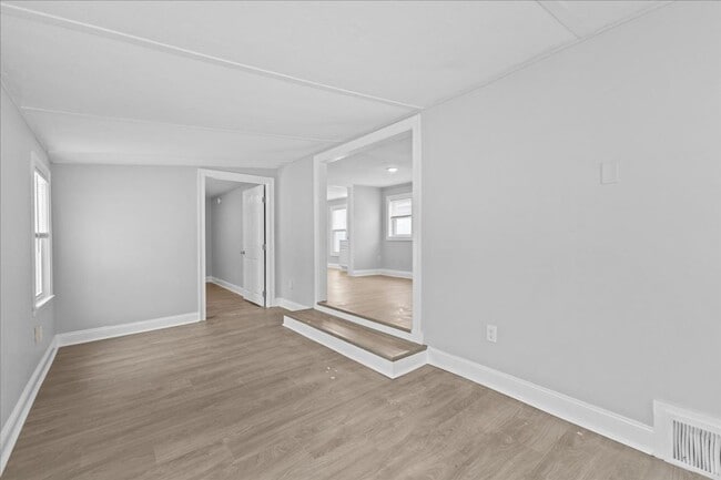 Photo - Newly Renovated 2 bedroom home in Burlington