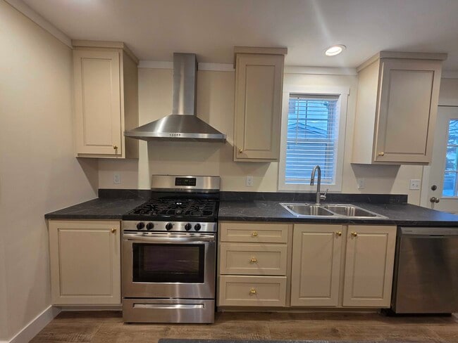 Photo - 3644 Chestnut St