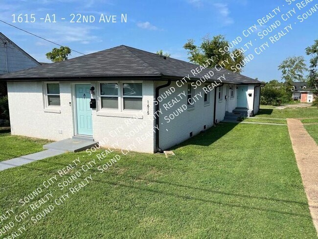 2 Bed/ 1 Bath in triplex - North Nashville... - 2 Bed/ 1 Bath in triplex - North Nashville... Apartment Unit 22nd Ave N