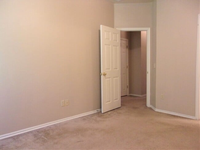 Photo - 2 BED 2 BATH 2 CAR GARAGE DUPLEX NW OKC