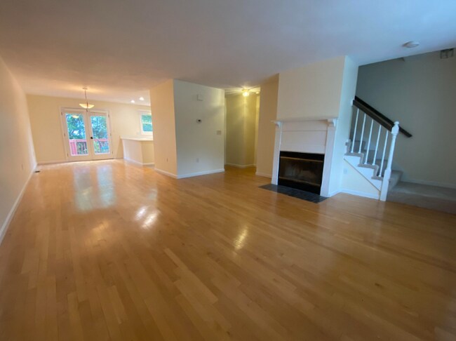 Photo - 1047 Washington St