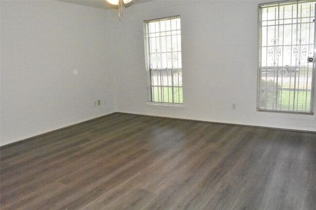 Building Photo - 10427 Huntington Wood Dr Rental