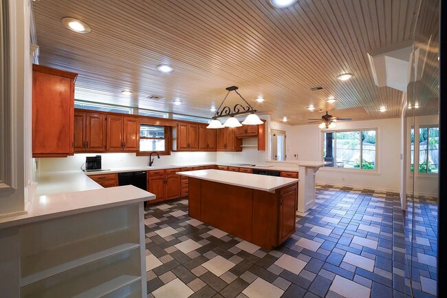 Photo - 3069 Summit Dr