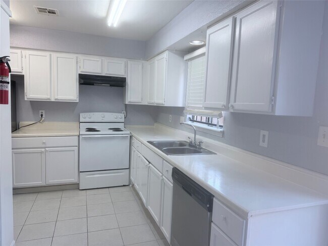 Photo - 9901 Sharpcrest St Unit D8