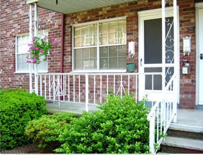 Photo - 800 Old Springfield Ave