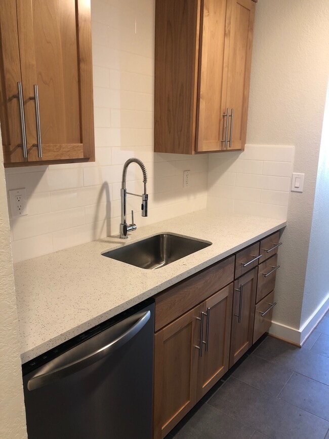 New Remodel Modern Features 1br Hardwoods-... - New Remodel Modern Features 1br Hardwoods-... Apartment Unit 1609-3