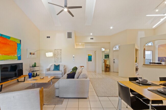 Photo - 1302 Mahogany Pl