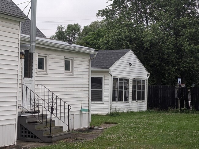Photo - 218 Alaska St