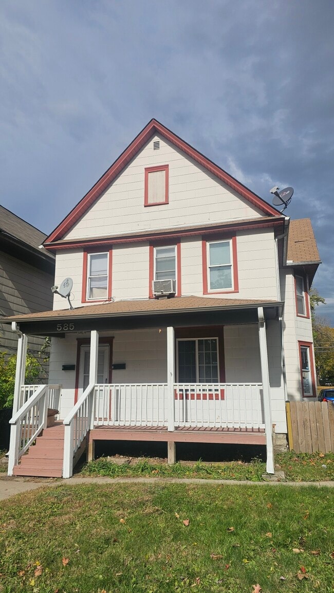 Building Photo - 585 Case Ave Unit 1