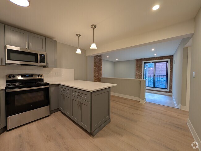 Building Photo - 1220 N LaSalle Dr Unit 1220-E5 Rental