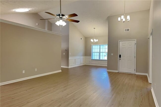 Photo - 638 Castlebrooke Way SE
