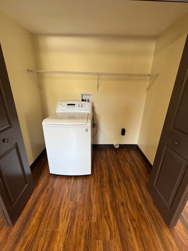 Photo - 702 Peer St Unit 1