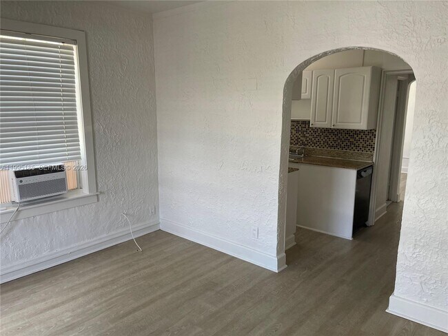 Photo - 119 NE 7th Ave Unit 5