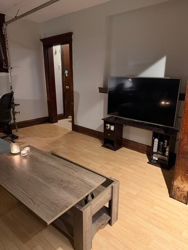 Photo - 1529 N Claremont Ave