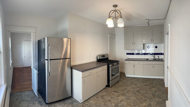 Building Photo - 48 Grove Street Unit 2nd Floor, Front Rental