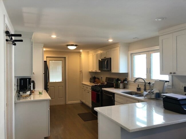 Building Photo - 20 Marble St Unit 1 Rental