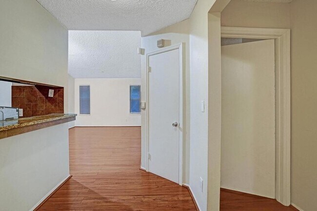 Photo - 2301 N Congress Ave Unidad 27