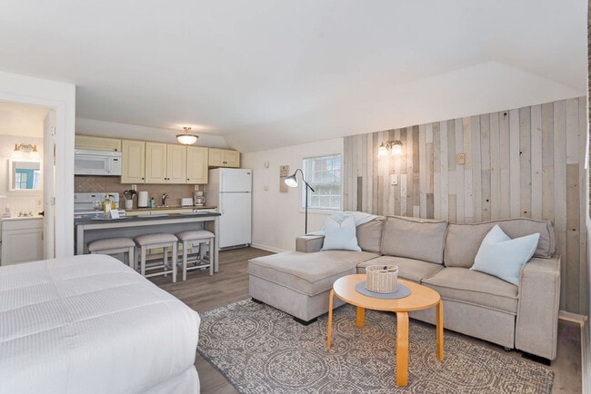 Building Photo - 27 Oak St Unit ID1261527P