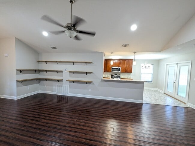 Photo - 8129 Segura St