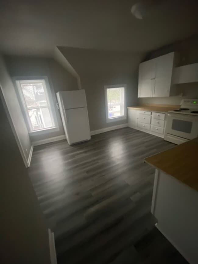 Photo - 829 W Franklin St Unit 829 W. Franklin St 1/2