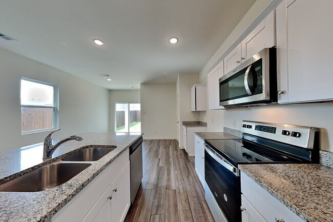 Photo - 617 Colgate Cir