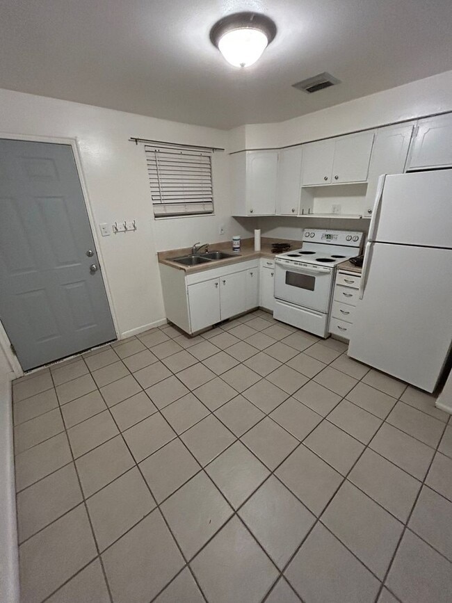 Photo - SINGLE FAMILY HOUSING -  2 bed/1 bath in Orem February Rent FREE Unit 1591