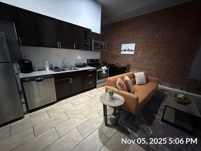 Building Photo - 3302 California Ave Unit A