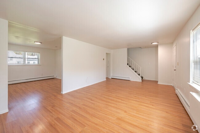 33 Kenneth St - 2 BD 1.5 BA