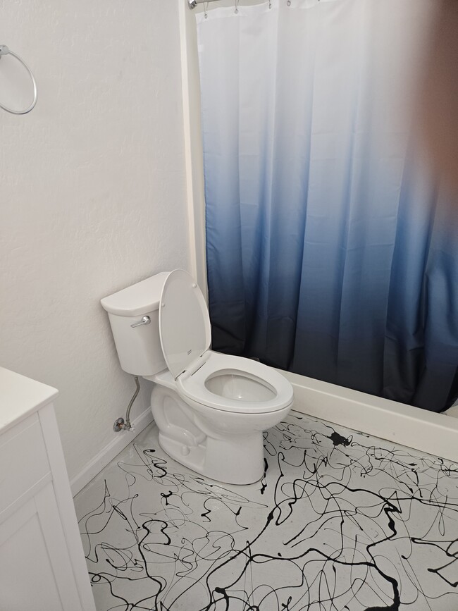 Photo - 1410 S 37th St Unidad studio