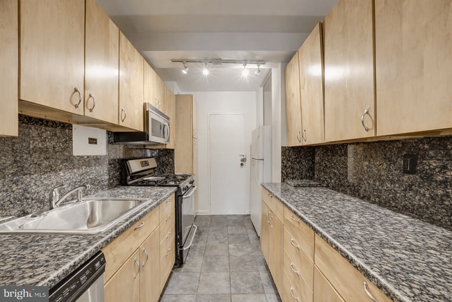 Photo - 4201 Cathedral Ave NW Unidad 321W