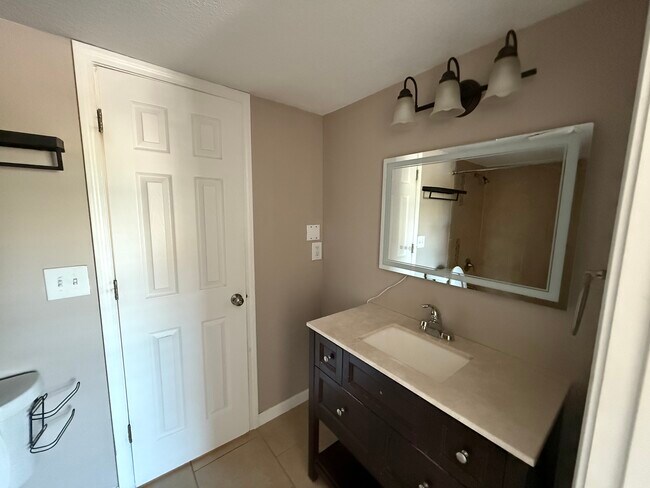 Photo - 3946-3950 Walnut St