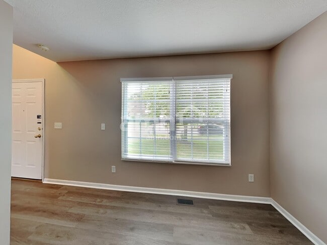 Photo - 5841 Privilege Dr