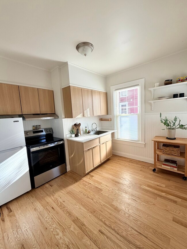 Building Photo - 11 Spring St Unit #3