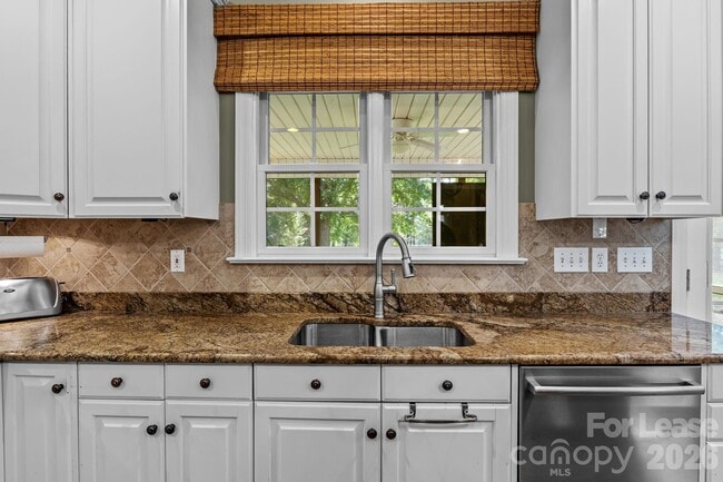 Photo - 12428 Willingdon Rd