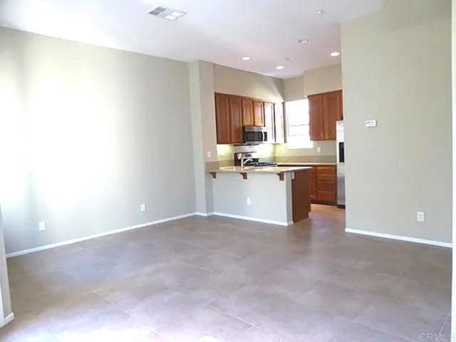 Photo - 472 Almond Rd