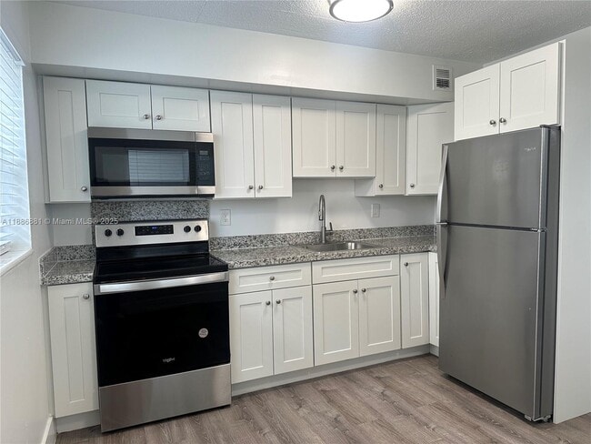 Photo - 2500 Johnson St Unidad 10