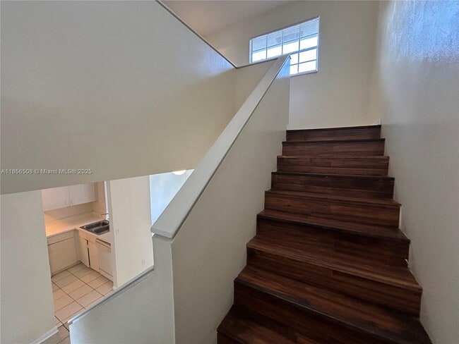 Photo - 1401 Cypress Way W